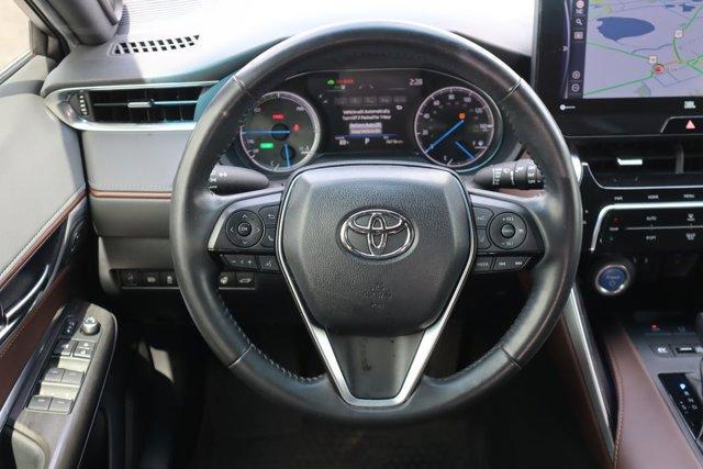 Photo of 2021 White Toyota Venza