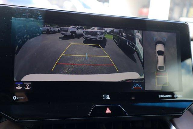 Photo of 2021 White Toyota Venza