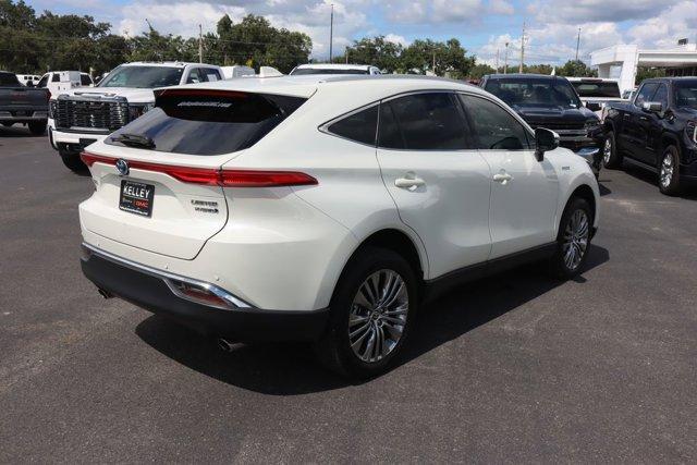 Photo of 2021 White Toyota Venza