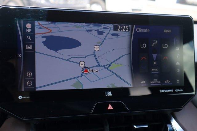 Photo of 2021 White Toyota Venza