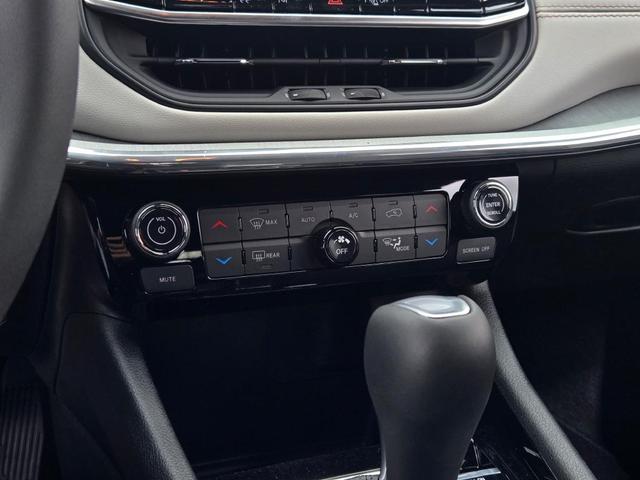 Photo of 2024 Bright White Clearcoat Jeep Compass