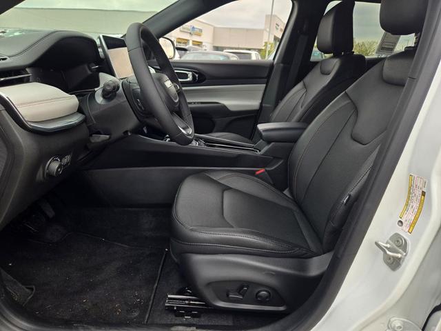 Photo of 2024 Bright White Clearcoat Jeep Compass