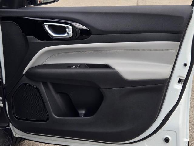 Photo of 2024 Bright White Clearcoat Jeep Compass