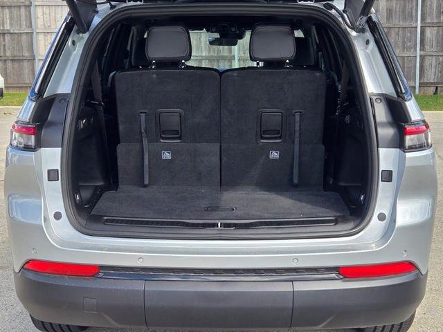 Photo of 2025 Silver Zynith Jeep Grand Cherokee L
