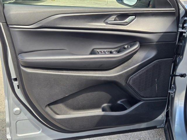 Photo of 2025 Silver Zynith Jeep Grand Cherokee L