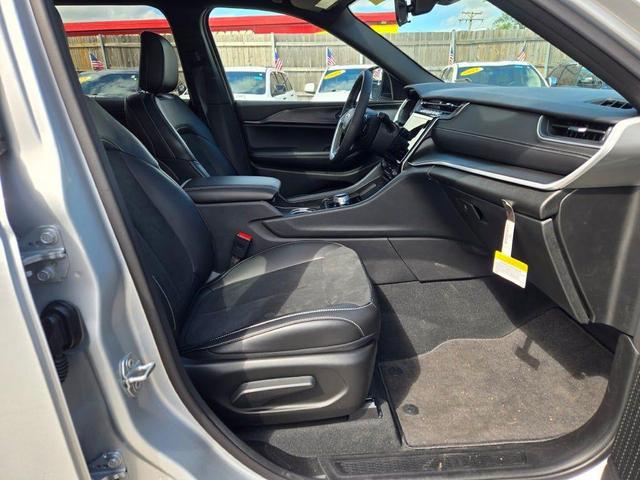 Photo of 2025 Silver Zynith Jeep Grand Cherokee L