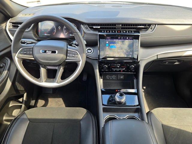 Photo of 2025 Silver Zynith Jeep Grand Cherokee L