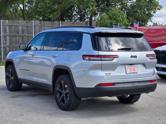 Photo of 2025 Silver Zynith Jeep Grand Cherokee L