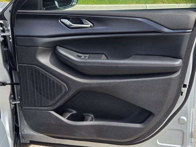 Photo of 2025 Silver Zynith Jeep Grand Cherokee L