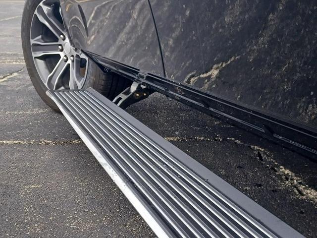 Photo of 2024 Diamond Black Crystal Pearlcoat Jeep Grand Wagoneer L