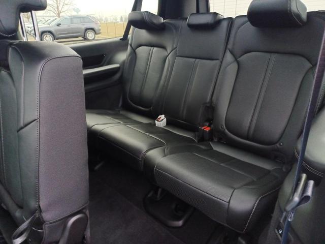 Photo of 2024 Diamond Black Crystal Pearlcoat Jeep Grand Wagoneer L