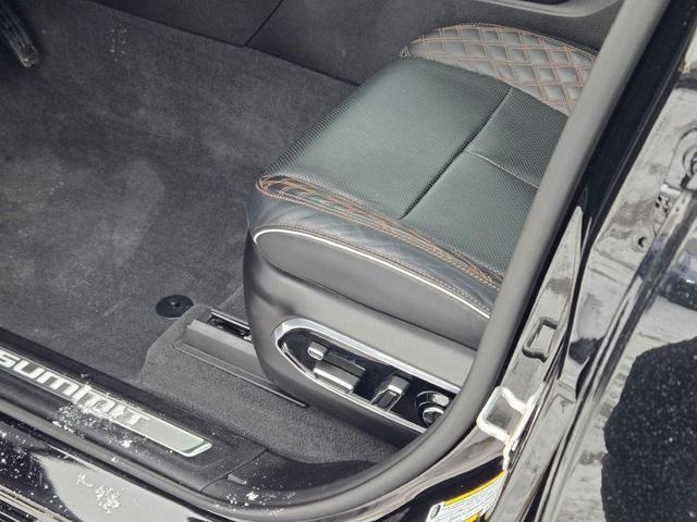 Photo of 2021 Diamond Black Crystal Pearlcoat Jeep Grand Cherokee L