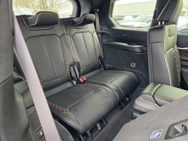Photo of 2021 Diamond Black Crystal Pearlcoat Jeep Grand Cherokee L