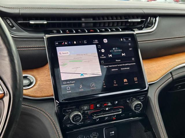 Photo of 2021 Diamond Black Crystal Pearlcoat Jeep Grand Cherokee L