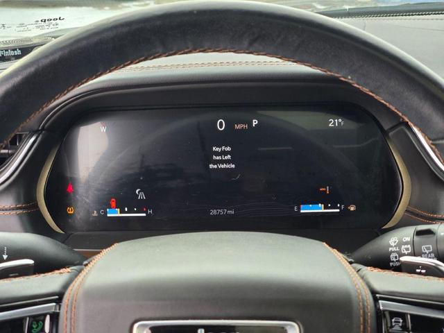 Photo of 2021 Diamond Black Crystal Pearlcoat Jeep Grand Cherokee L