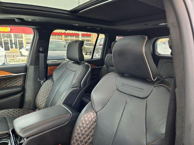 Photo of 2021 Diamond Black Crystal Pearlcoat Jeep Grand Cherokee L