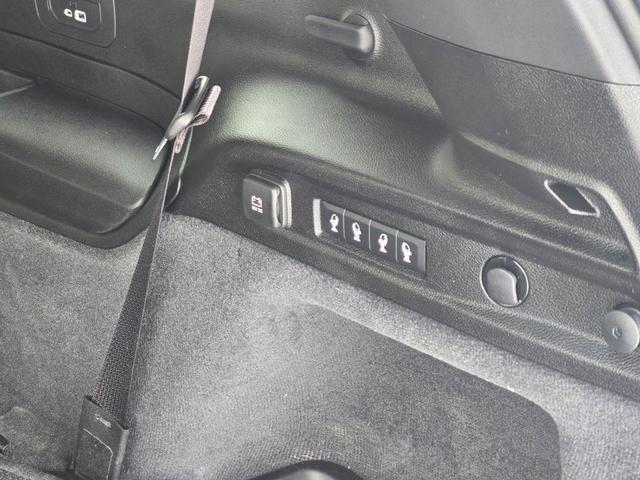 Photo of 2021 Diamond Black Crystal Pearlcoat Jeep Grand Cherokee L