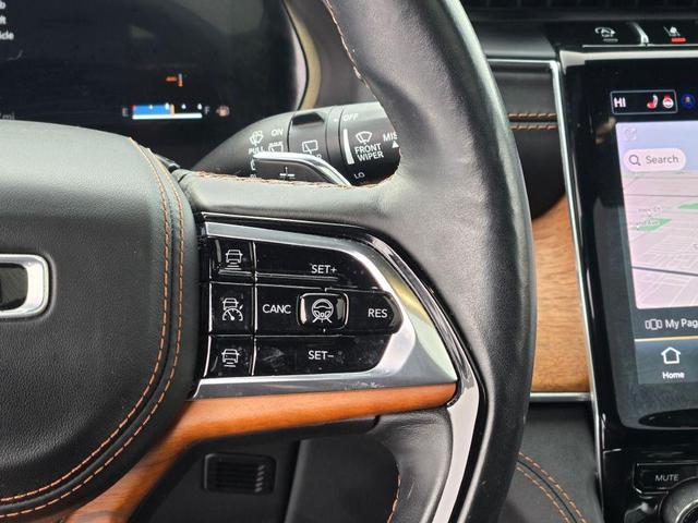 Photo of 2021 Diamond Black Crystal Pearlcoat Jeep Grand Cherokee L