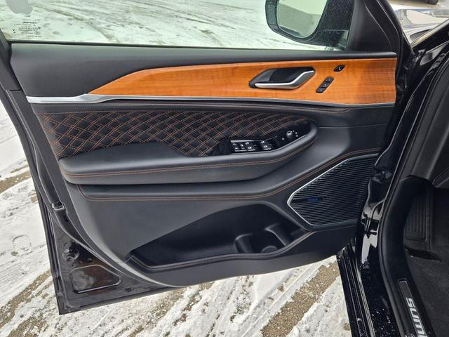 Photo of 2021 Diamond Black Crystal Pearlcoat Jeep Grand Cherokee L