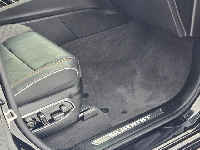 Photo of 2021 Diamond Black Crystal Pearlcoat Jeep Grand Cherokee L