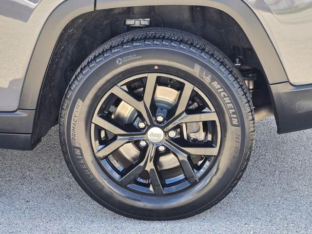Photo of 2021 Baltic Gray Metallic Clearcoat Jeep Grand Cherokee L