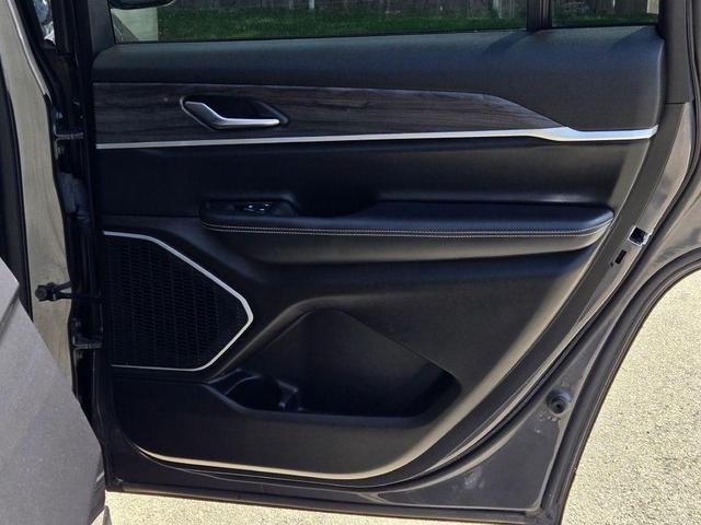 Photo of 2021 Baltic Gray Metallic Clearcoat Jeep Grand Cherokee L