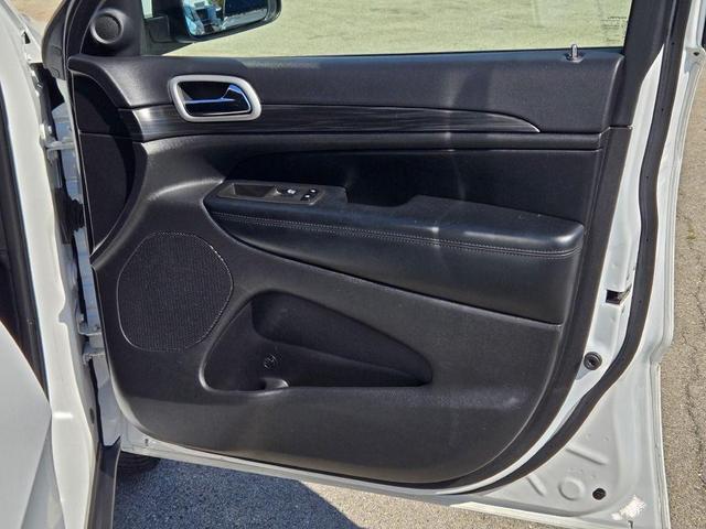 Photo of 2021 Bright White Clearcoat Jeep Grand Cherokee