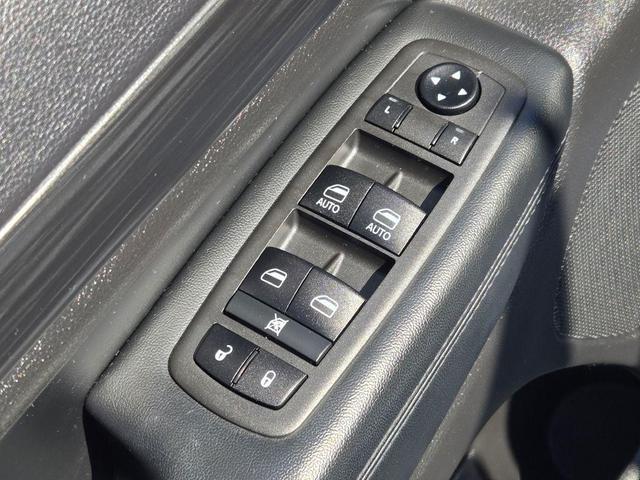 Photo of 2021 Bright White Clearcoat Jeep Grand Cherokee