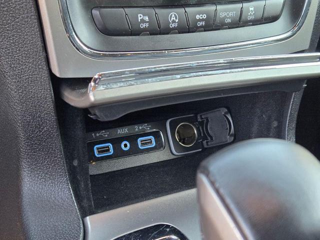 Photo of 2021 Bright White Clearcoat Jeep Grand Cherokee