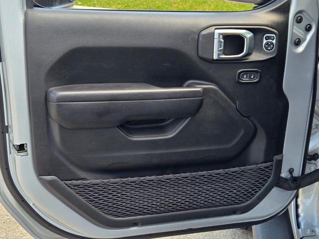 Photo of 2024 Silver Zynith Clearcoat Jeep Wrangler
