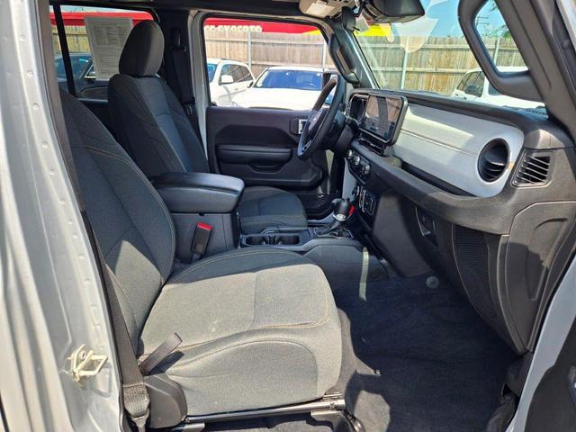 Photo of 2024 Silver Zynith Clearcoat Jeep Wrangler