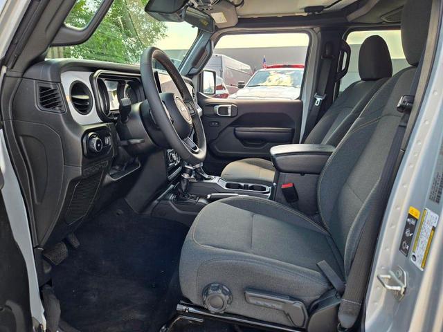 Photo of 2024 Silver Zynith Clearcoat Jeep Wrangler
