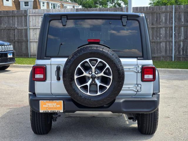 Photo of 2024 Silver Zynith Clearcoat Jeep Wrangler