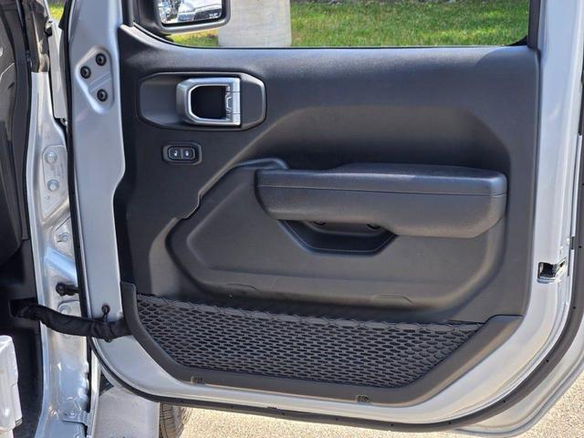 Photo of 2024 Silver Zynith Clearcoat Jeep Wrangler