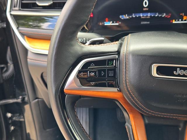 Photo of 2024 Diamond Black Crystal Pearlcoat Jeep Grand Cherokee L