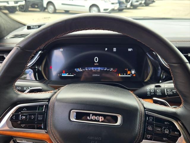 Photo of 2024 Diamond Black Crystal Pearlcoat Jeep Grand Cherokee L