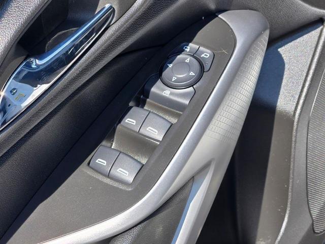Photo of 2024 Summit White Chevrolet Trax