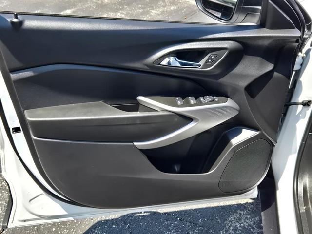 Photo of 2024 Summit White Chevrolet Trax