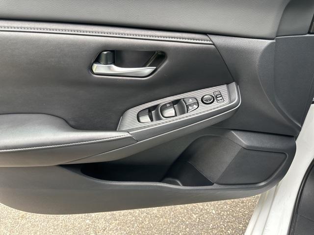 Photo of 2022 Cloud White Nissan Sentra