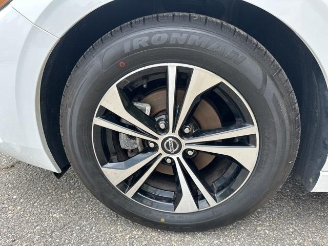 Photo of 2022 Cloud White Nissan Sentra