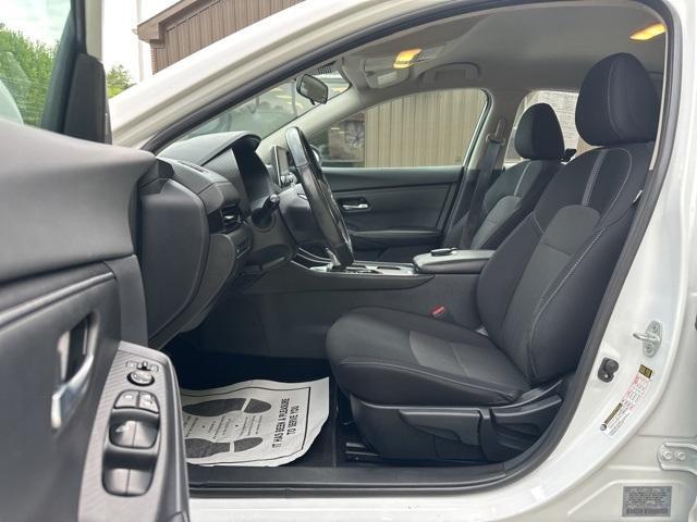 Photo of 2022 Cloud White Nissan Sentra