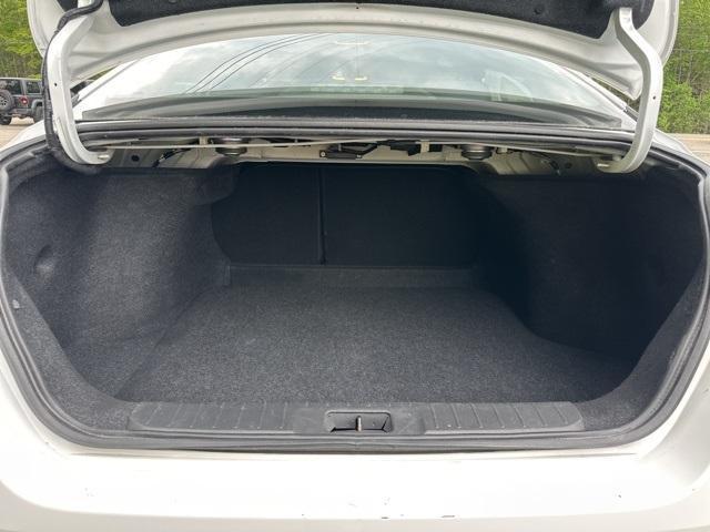Photo of 2022 Cloud White Nissan Sentra