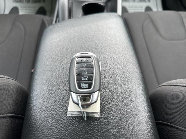 Photo of 2022 Quartz White Hyundai ELANTRA