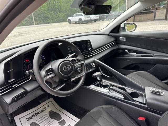Photo of 2022 Quartz White Hyundai ELANTRA