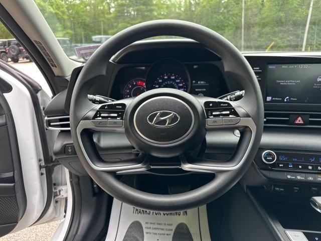 Photo of 2022 Quartz White Hyundai ELANTRA