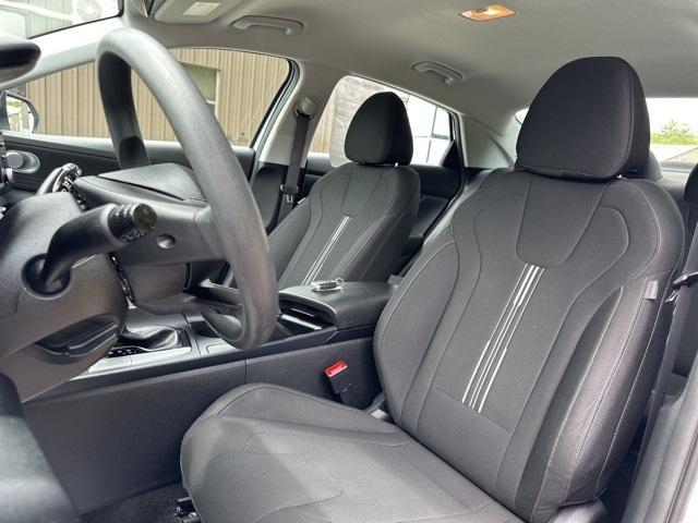 Photo of 2022 Quartz White Hyundai ELANTRA