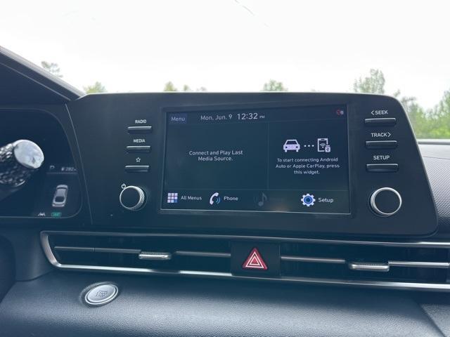 Photo of 2022 Quartz White Hyundai ELANTRA
