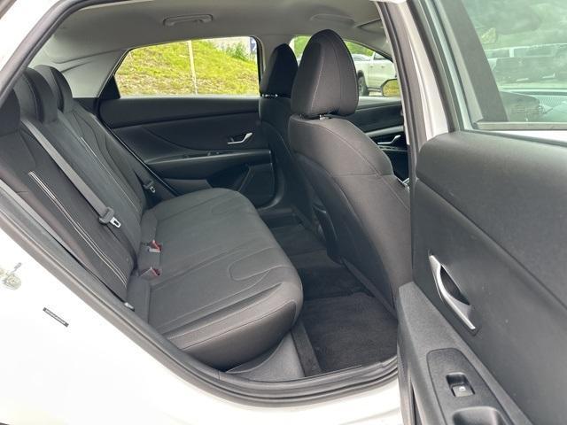 Photo of 2022 Quartz White Hyundai ELANTRA