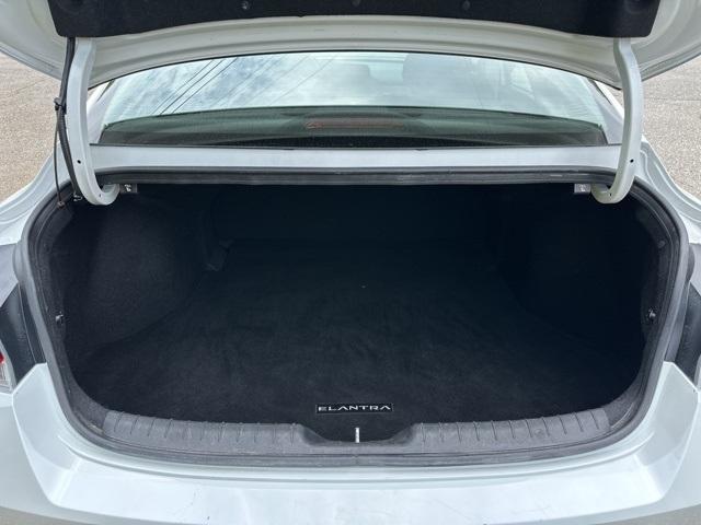 Photo of 2022 Quartz White Hyundai ELANTRA