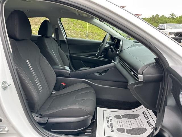 Photo of 2022 Quartz White Hyundai ELANTRA